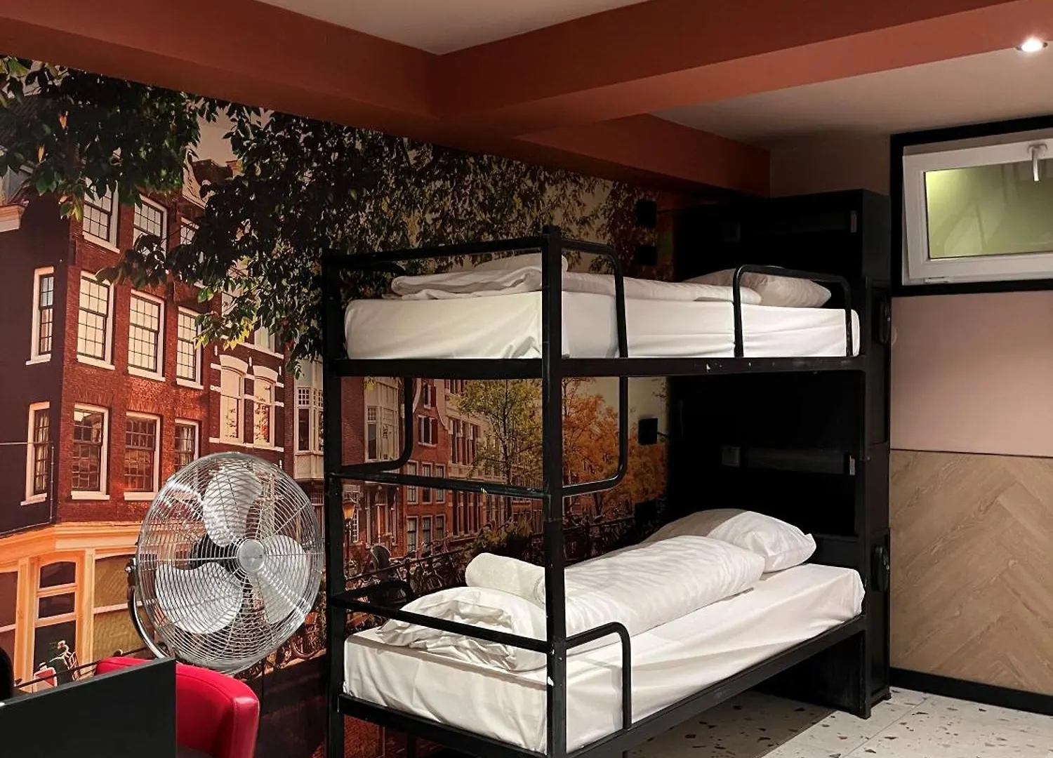 Heart Of Amsterdam Hostel
