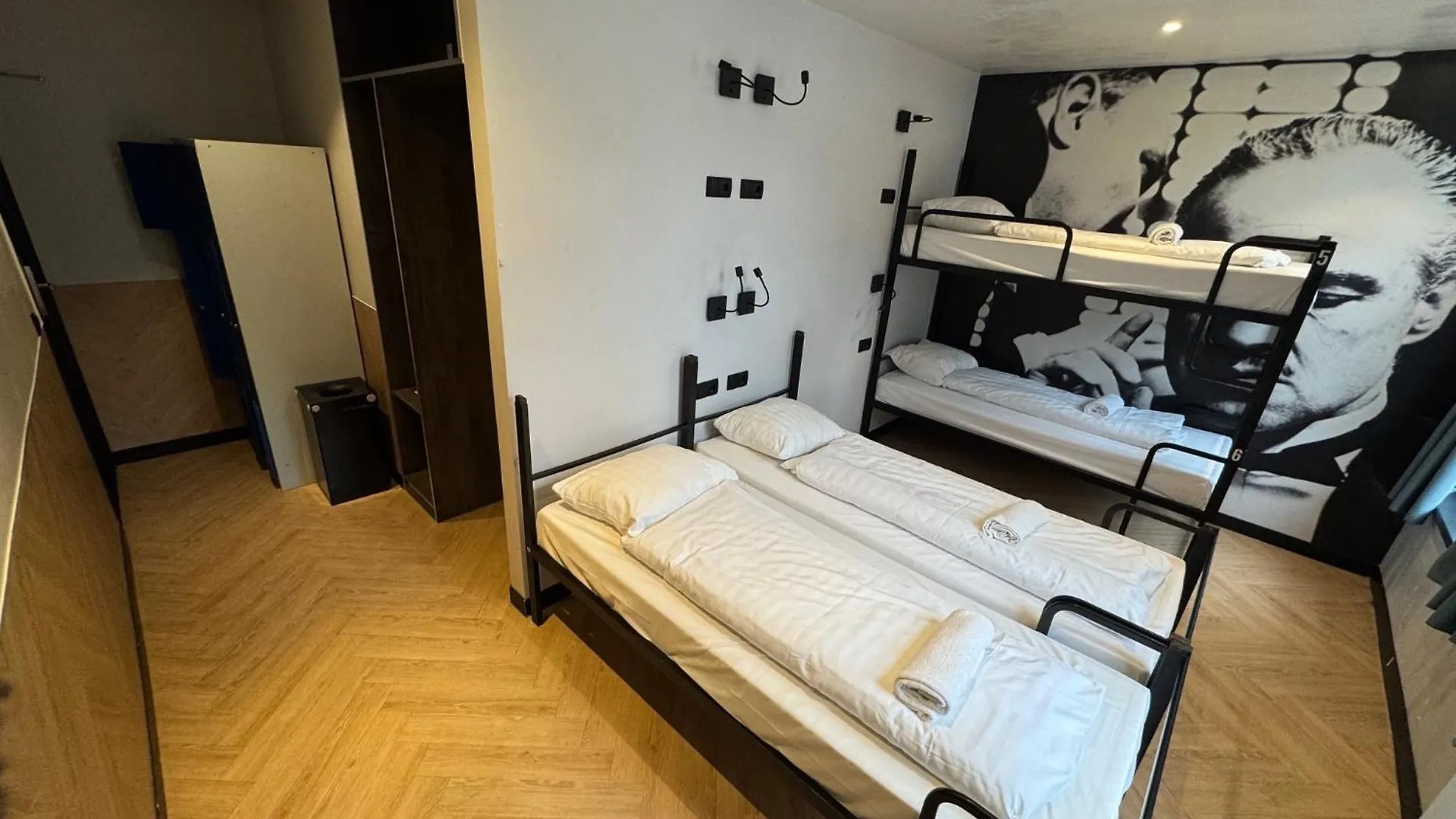 Heart Of Amsterdam Hostel